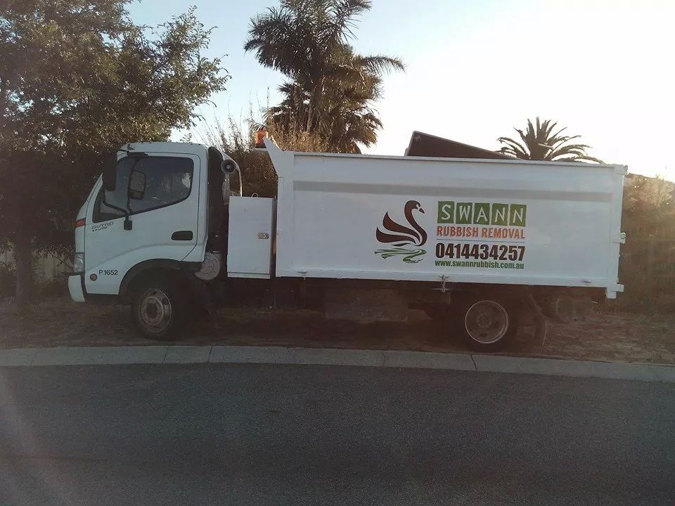 Image of Swann rubbish removal truck in Perth